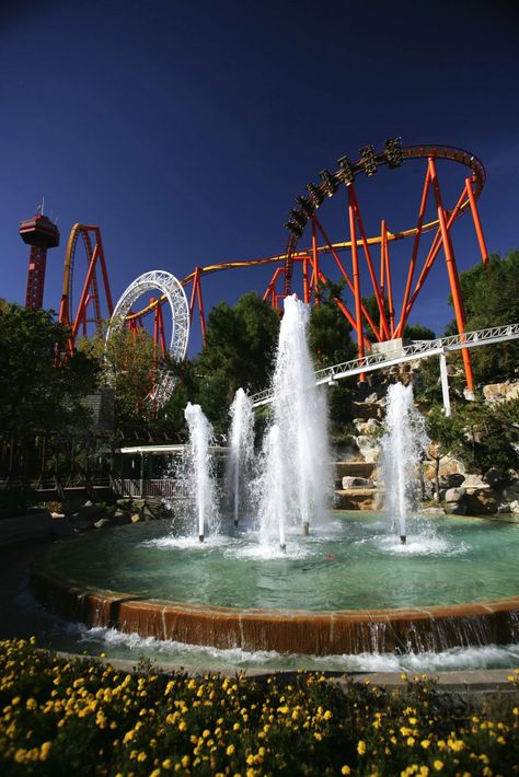 Six Flags Magic Mountain, Valencia California, Water Rides, California Attractions, Best Amusement Parks, Destination Travel, Mountain Aesthetic, Magic Mountain, Planet Coaster