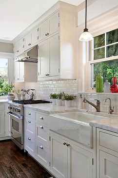 Subway tiles, farmhouse sink, all white, marble countertops. White Kitchen Dark Floors, Kabinet Dapur, White Kitchens, Dream Kitchens, Kitchen Remodel Ideas, White Kitchen Cabinets, Kitchen Redo, Updated Kitchen, Kitchen Remodel Idea