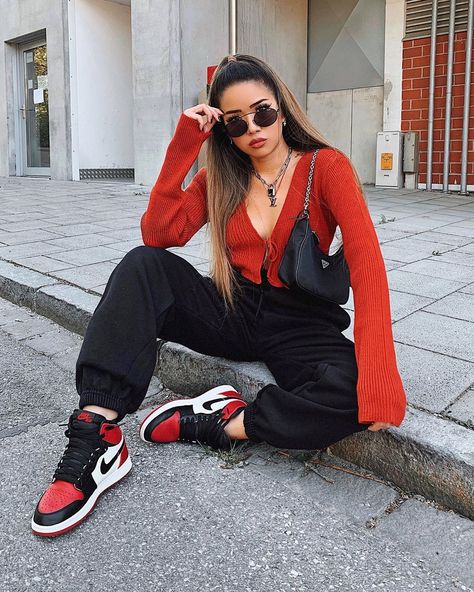 3,473 Likes, 129 Comments - D A N I ✨ (@arrestthisgal) on Instagram: “[anzeige|ad] bred toe. 🧨 outfit: @missyempire ~ linked on story.  #missygirls #missyempire” Red Sneakers Outfit, Jordan Outfits Womens, Black Sneakers Outfit, Air Jordan Outfit, Outfit Jordan, Jordan Fits, Red And Black Outfits, Jordan 1 Outfit, Sneaker Outfits Women