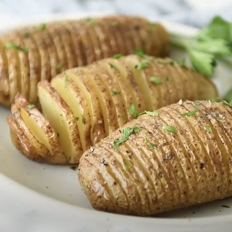 Basic Hasselback Idaho® Potatoes Air Fry Garlic, Bbq Baked Potatoes, Soup Sides, Easy Meals To Make, Cheese Curd, Potatoes Fries, Horse Trails, Recipes Broccoli, Potatoes And Rice