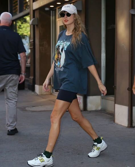 Taylor Street Style, Taylor Swift Casual, Electric Lady Studios, Taylor Swift Street Style, Taylor Outfits, Taylor Swift New, New York Outfits, Lounge Style, Nyc Street Style