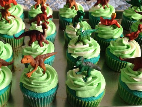 Birthday Cake Cupcakes, Cake With Cupcakes, Jurassic Park Birthday Party, Make A Dinosaur, Dinosaur Birthday Theme, Dinosaur Cupcakes, Dinosaur Birthday Party Decorations, Dinosaur Birthday Cakes, Dinosaur Themed Birthday Party