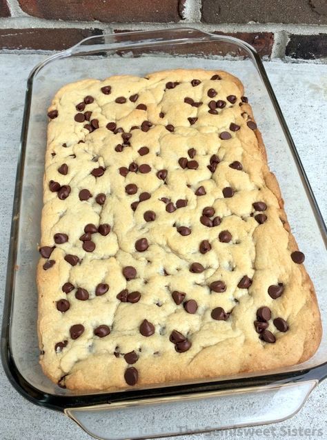 Soft Batch Chocolate Chip Cookie Bars Easy Cookie Cake, Chocolate Chip Cookie Bars, Cooking Spray, Cookie Bar Recipes, Yellow Cake, Köstliche Desserts, Bar Cookies, Recipe Ingredients, Sweet Chocolate