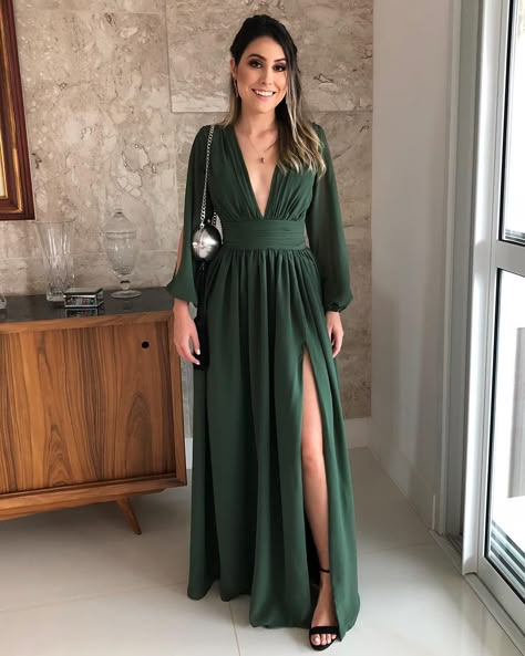 Formal Summer Wedding Guest Dress Long, Wedding Guest Dress Summer Formal Long Evening Gowns, Plus Size Outfits Wedding Guest, Plus Wedding Guest Outfit, Wedding Attire Guest Plus Size, Wedding Guest Dress Curvy, Green Wedding Guest Dresses, Bridesmaid Dresses With Sleeves, White Mini Dress Outfit