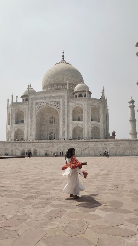 Taj Mahal Asthetic Pic, Taj Mahal Pics Ideas, India Delhi Aesthetic, Taj Mahal Aesthetic Outfit, India Trip Aesthetic, Tajmahal Poses, India Instagram Pictures, North Indian Aesthetic, Taj Mahal Photography Pose