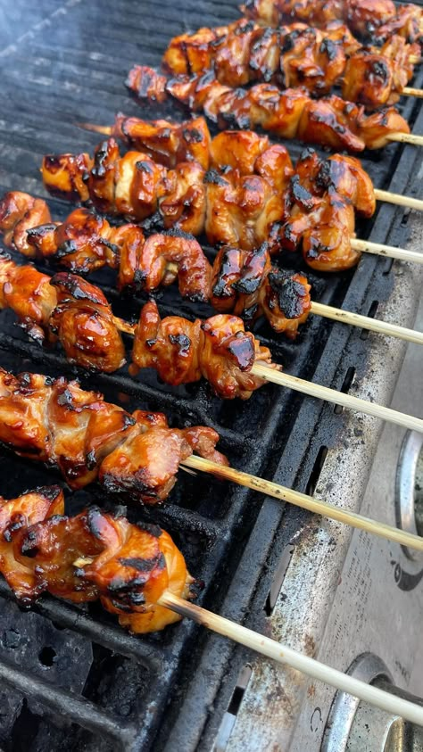 Summer Chicken Skewers, Summer Barbeque Party Food, Summer Bbq Aesthetic, 2025 Checklist, Bbq Chicken Skewers, Filipino Bbq, Cookout Foods, Disposable Bbq, Veggies And Rice