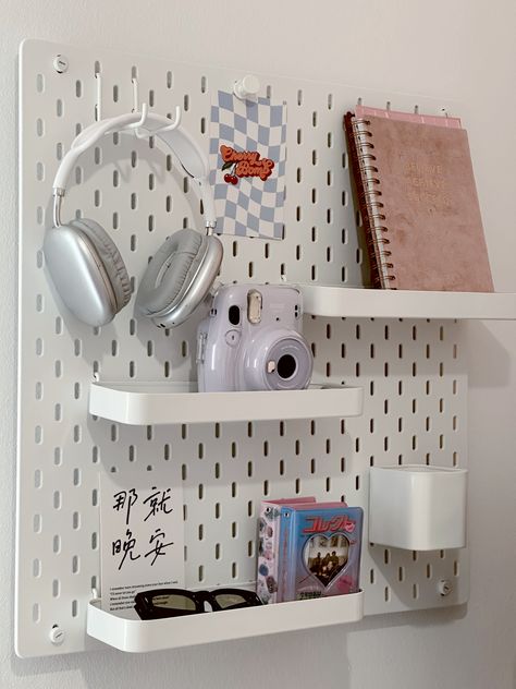 Skådis Ikea, Ikea Pegboard, Pegboard Ideas, Desk Organisation, Bathroom Shelf Decor, Aesthetic Korean, Cute Diy Room Decor, Desk Makeover, Study Room Decor