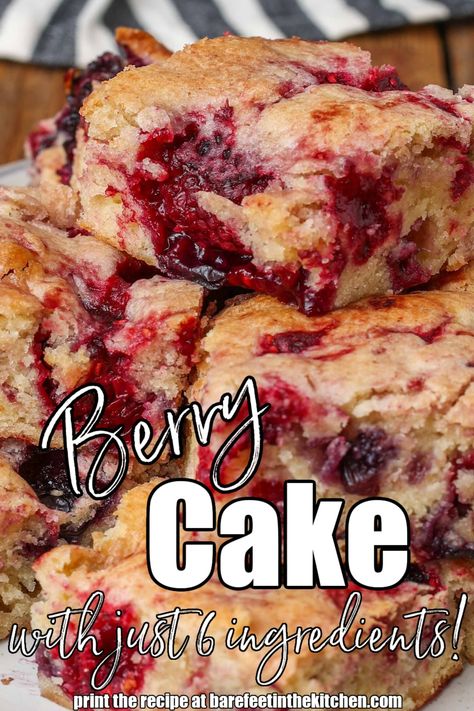 Mixed Berry Loaf Cake, Mixed Berry Cake, Mixed Berry Recipes, Fresh Berries Cake, Mixed Berry Dessert, Appetizers Light, Berry Cake Recipe, Mixed Berry Muffins, Breakfast Coffee Cake