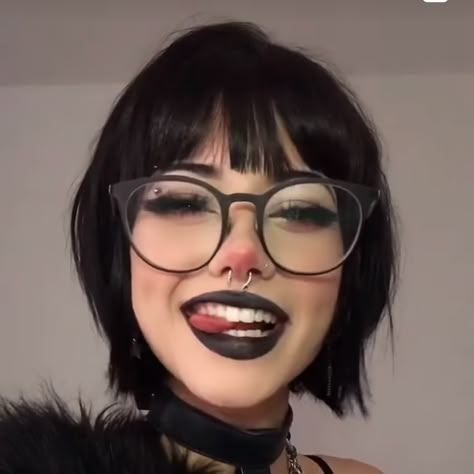 Goth Makeup Glasses, Goth Makeup With Glasses, Alt Glasses, Goth With Glasses, Goth Glasses, V Bangs, Alt Makeup, Alt Girls, Haircut Inspiration