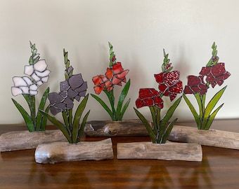 Glass Flowers Decoration, Stained Glass Flower Stakes, Stained Glass Driftwood, Stained Glass Wedding Decor, Stained Glass Flowers Patterns, Stained Glass Garden Art, Stain Glass Window Art, Stained Glass Gifts, Stained Glass Flower