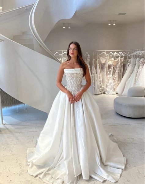 Kim Kassas Bridal, Kim Kassas Wedding, Kim Kassas Wedding Dresses, Godly Wedding, Kim Kassas, Wedding Dresses Fashion, Stage Wedding, Popular Wedding Dresses, Classy Wedding Dress