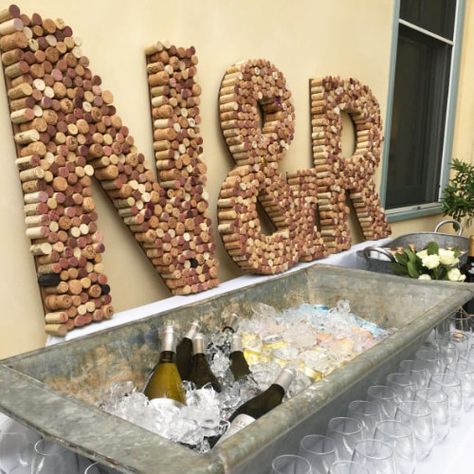 Wine Cork Crafts Wedding, Wine Cork Wedding Decorations, Wine Diy Crafts, Wine Cork Letters, Wine Cork Wedding, Cork Decor, Cork Letters, Cork Wedding, Diy Table Numbers