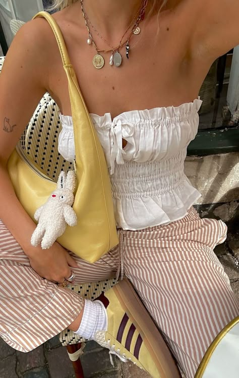 Aesthetic Boho Clothes, Springtime Aesthetic Outfits, Summer Breezy Outfits, Outfit Inspo For Europe, Summer Fits Going Out, Pop Of Yellow Outfit, Spring Break Outfit Inspiration, Yellow Set Outfit, Spring Tone Outfits