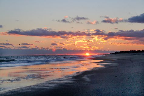 Sky Scapes, Ocean Waves Painting, Sunset On The Beach, Beautiful Skies, Long Sundress, Landscape Sunset, Cottage Charm, Landscape Photography Nature, Sunset Landscape