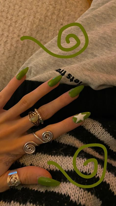 Nails Hippy, Skater Nails Aesthetic, 70s Nails Retro Green, Green Groovy Nails, Dark Green Nails Grunge, Green Trippy Nails, Euphoria Nails, Nail Piercing, Hippie Nails