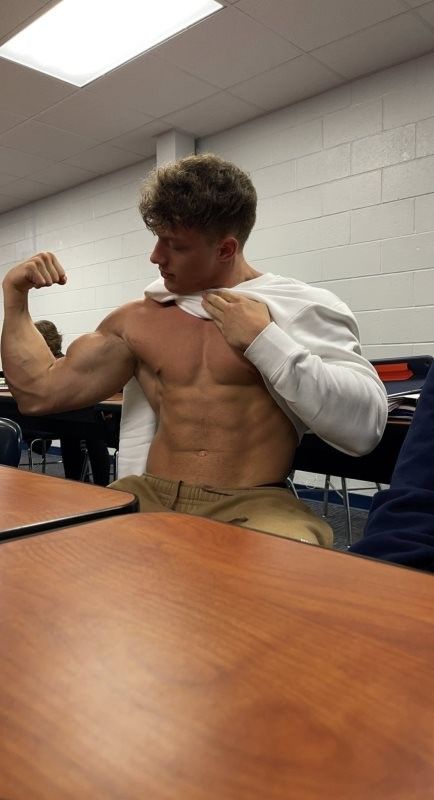 Big Biceps Men, Georgie Cooper, Big Biceps, Men Bodies, Shirtless Men, 2025 Vision, Yummy Yummy, Boyfriend Pictures, Stay Safe