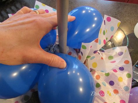 Balloons On Sticks, Balloon Centerpieces Diy, Stick Centerpieces, Balloon Topiary, Balloon Table Centerpieces, 12 Balloons, Topiary Centerpieces, Balloon Arch Diy, Topiary Diy