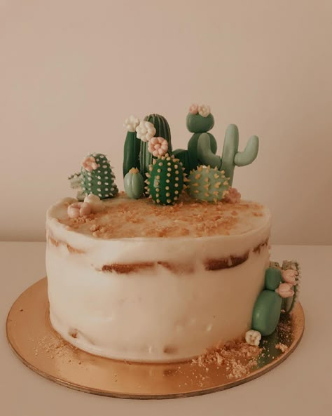 Desert Theme Birthday Cake, Desert Cake Design, Boho Cactus Cake, Desert Birthday Cake, Western Cupcake Cake, Cactus Cake Design, Desert Themed Cake, Desert Cake Theme, Mexican Cake Decoration