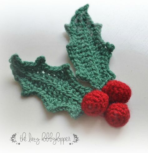 Last year I shared my  Christmas Tree pattern  with you which was a huge success. For this Christmas it's going to be a beautiful wrea... Holly Applique Pattern, Crocheted Holly Leaves, Free Crochet Patterns For Christmas Appliques, Crochet Holly Leaves Free Pattern, Holly Crochet Pattern Free, Holly Leaves Crochet, Christmas Crochet Applique Patterns, Holly Leaf Crochet Pattern Free, Holly Crochet Pattern