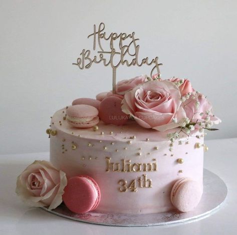 Rose Flower Birthday Cake, Flower Macaron Cake, Rose Flower Cake Design, Cake Designs With Roses, Cake With Roses On Top, Macaron Cake Decoration, Rose Flower Cake, Rose Birthday Cake, Buttercream Rose Cake