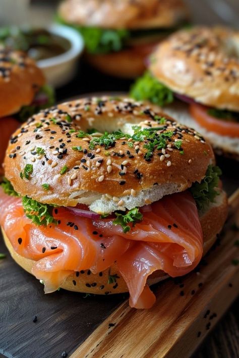 Smoked Salmon With Capers, Bagel With Smoked Salmon, Breakfast Smoked Salmon, Smoked Salmon Bagel Sandwiches, Salmon Bagel Sandwich, Salmon Bagel Breakfast, Cafe Food Breakfast, Bagel Toppings Ideas, Cafe Meals