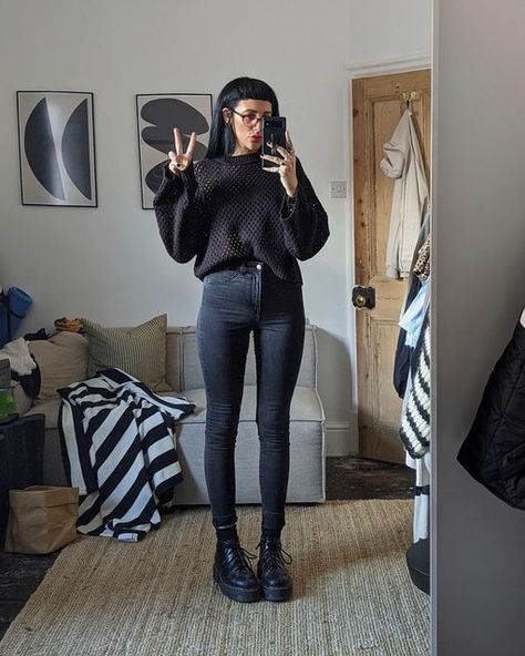 Roxanne on Instagram: "Doing my part to keeping skinny jeans alive!! ✌️ Top- H&M Jeans - Old H&M" Doc Martens And Jeans Black Skinnies, Jeans Docs Outfit, Dr Martens Outfit Grunge, Doc Marten Work Outfit, Doctor Martens Outfit Women, Shiny Doc Martens Outfit, Dr Martens Outfit Women, Black Black Outfit, Capsule Outfit Ideas