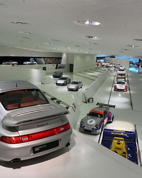 Porsche Experience Center, Cars Vision Board, 190 Evo Ii, Hypebeast Lifestyle, Porsche Showroom, Dream Places To Visit, Porsche Museum, Travel Berlin, Expensive Toys