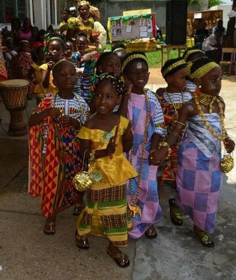 West African Aesthetic, Ugandan Traditional Wear, Ivorian Culture, Ghana Aesthetic, Kenyan Culture, Ghana Clothing, Ghana Culture, School Bench, African Aesthetic