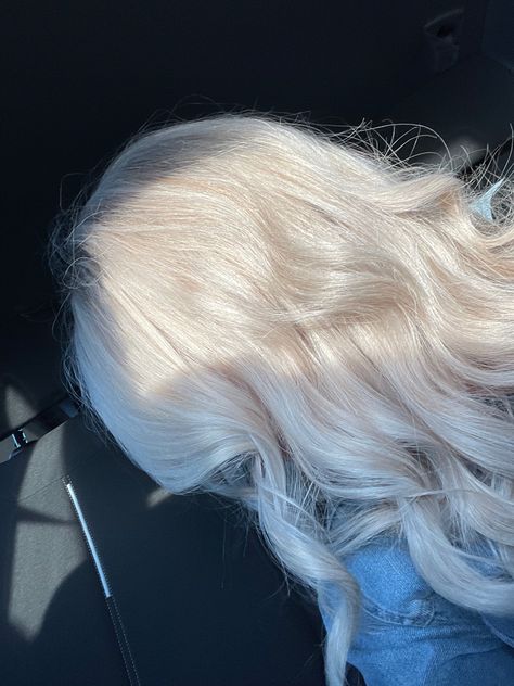 Blond White Hair, Creamy Hair Color, Creamy Blonde Hair Color, Blonde Ice Hair, Blonde Hair White, Creamy White Blonde Hair, White Blonde Hair Aesthetic, Creamy Platinum Blonde Hair, Clean Blonde