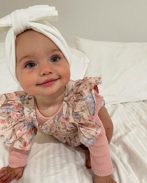 Renee & Lola в Instagram: «It’s a good day to have a beautiful day 🌈 Outfit by @arabellaandrose» Priscilla Outfits, Baby Girl Aesthetic, Blonde Baby Girl, Blonde Baby, One Month Baby, Blonde Babies, Chubby Babies, Future Mom