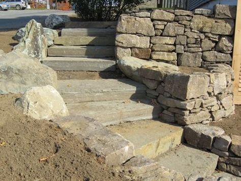 Outdoor staircases. How to build natural stone, or rock, steps. Natural Rock Steps, Natural Stone Stairs, Stone Staircase Outdoor, Natural Stone Steps Landscaping, Natural Stone Stairs Outdoor, Natural Stone Retaining Wall, Rock Steps, Dry Stack Stone, Stone Landscaping