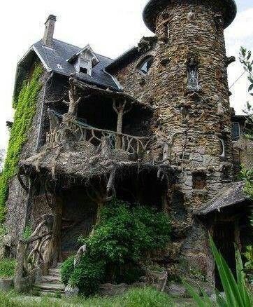 Gothic Homes, Abandoned Homes, Abandoned Castles, Forgotten Places, Tiny Cottage, Abandoned House, Abandoned Mansions, This Old House, Haunted Places