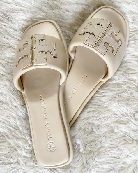 Tory Burch Flats; Women’s shoes; spring 2022 Brand Sandals, Tori Burch Flats, Tori Burch Shoes, Tory Burch Slides Outfit, Designer Shoes Women, Tory Burch Aesthetic, Tori Burch, Luxury Sandals, Tory Burch Flats Outfit