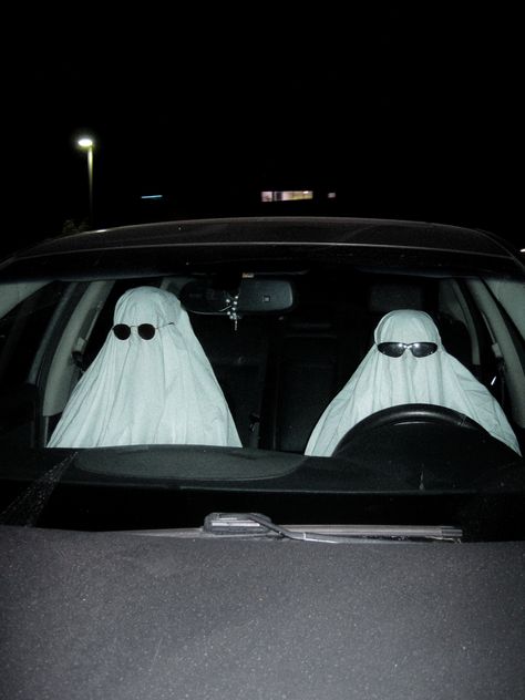 #halloween #ghostchallenge #spooky #funny #funnyhalloweencostumes Funny Halloween Aesthetic, Spooky Month Aesthetic, Halloween Horror Nights Picture Ideas, Spooky Ghost Photoshoot Ideas, Halloween Pic Ideas, Spooky Car Photoshoot, Aesthetic Halloween Pictures, Spooky Summer Aesthetic, Halloween Instagram Pictures