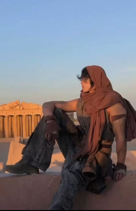 Chill Poses Reference Male, Real People Poses Reference, Desert Clothes Aesthetic, Dune Mens Fashion, Pirate Pose Reference Photo, Ancient Desert Clothing, Desert Cyberpunk Fashion, Desert Nomad Aesthetic, Male God Outfit