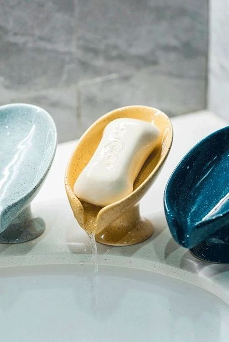 Eliminate the little frustrations in life with products like a pretty self-draining soap holder that won't let soap go mushy, a portable light for those late-night searches through your handbag, and a hair serum bar that'll knock out flyaways. #realsimple #homehacks #lifehacks #shoppinghacks #summermusthaves Beginner Pottery, Tanah Liat, Clay Diy Projects, Diy Ceramic, Keramik Design, Cerámica Ideas, Pottery Classes, Diy Pottery, Pottery Crafts