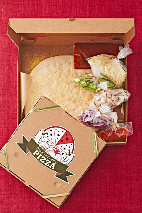 pizza-night-kit-be81eeec Pizza Kit Gift, Pizza Kit, Lavender Cookies, Diy Food Gifts, Easy Pizza Dough, Homemade Food Gifts, Cheap Christmas Gifts, Pizza Box, Cheap Christmas