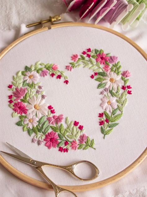 Heart Embroidery Designs, Frame Embroidery, Heart Craft, Flowers And Hearts, Valentine Embroidery, Clothes Embroidery Diy, Miniature Embroidery, Embroidery Hearts, Assalamualaikum Image