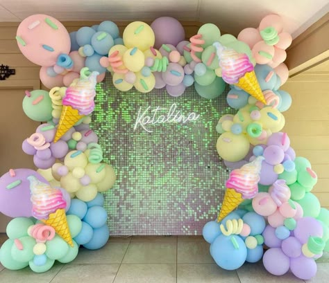 Candy Theme Birthday, Ice Cream Balloons, Ice Cream Party Theme, Ice Cream Party Decorations, Candy Theme Birthday Party, Candy Land Birthday, Candy Land Birthday Party, Idee Babyshower, Cream Birthday Party