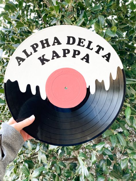 Diy Record Decorations, Circle Canvas Painting Sorority, Harry Potter Sorority Canvas, Sorority Record Painting, Canvas Sorority Painting, Sorority Craft Ideas, Big Little Basket Ideas Sorority Crafts, Sorority Letter Ideas, Sorority Gift Ideas