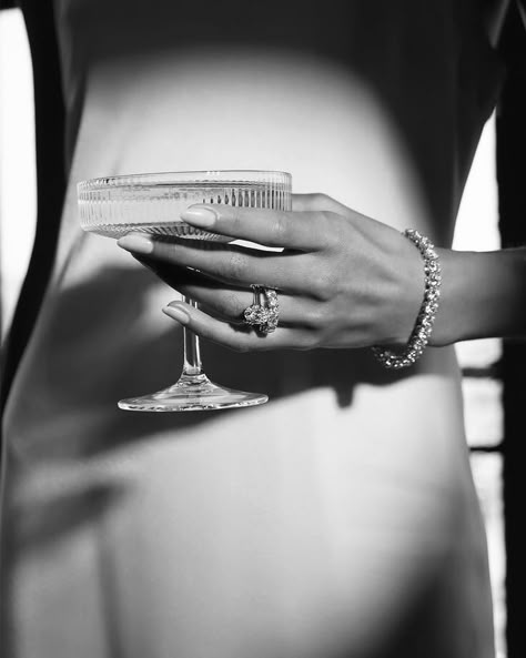 Chique Outfits, Super Rich Kids, Dirty Martini, September 7, Future Lifestyle, Rich Kids, Black And White Aesthetic, Elizabeth Taylor, New Energy