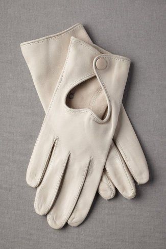 Sweet little gloves create a vintage 1960's era #bridal look. White Leather Gloves, Winter Wedding Accessories, Lizzie Hearts, June Bug, Lucet, Fashion Gloves, Gloves Fashion, Vintage Gloves, Chique Outfits