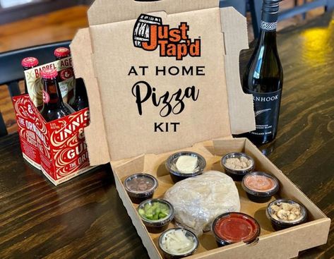 If You Miss Eating Out But Want To Stay Safe, These Take-Home Pizza Kits From Just Tap'd In Georgia Are A Dream Come True Pizza Kit Gift, Meal Kits Diy, Pizza Pies, Pizza Kit, Delivery Food, Pizza Branding, Diy Pizza, Make Your Own Pizza, Meal Train Recipes