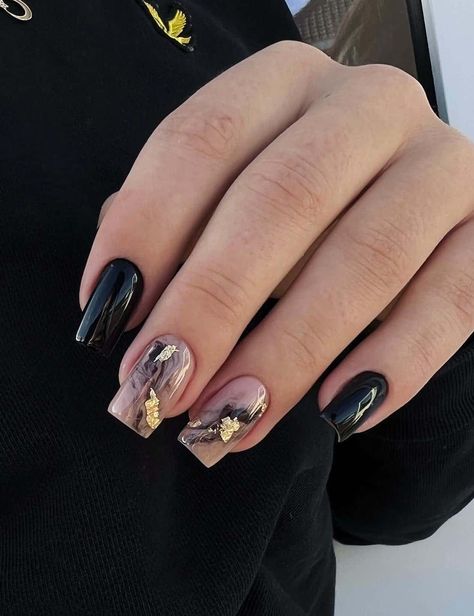 Black Flakes Nails, Black Builder Gel Nails, Black Biab Nail Designs, Gold Marble Nail Designs, Nails 2024 Black, Elegante Nails Classy, Gel Nail Designs Black, Nail Designs Black And Gold, Black Nails With Gold Flakes