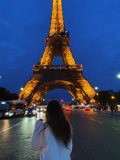 paris france eiffle tower picture inspo inspiration travel aesthetic europe instagram vsco night time city France At Night, Eiffel Tower At Night, Eiffel Tower In Paris, 9 Lives, Tower In Paris, Paris Eiffel Tower, Insta Post, Insta Posts, France Travel