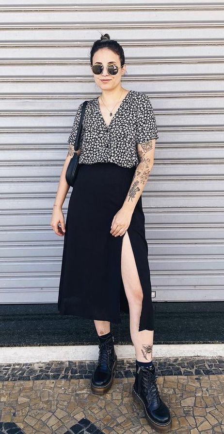 Casual Summer Goth Outfits, A Line Outfits, Alt Office Wear, Midsize Alt Fashion Summer, Alternative Style Graphic T-shirt For Summer, Grunge Outfit Summer, Trendy Summer T-shirt For Alternative Fashion, Alternative Style Summer T-shirt, Black Summer Skirt