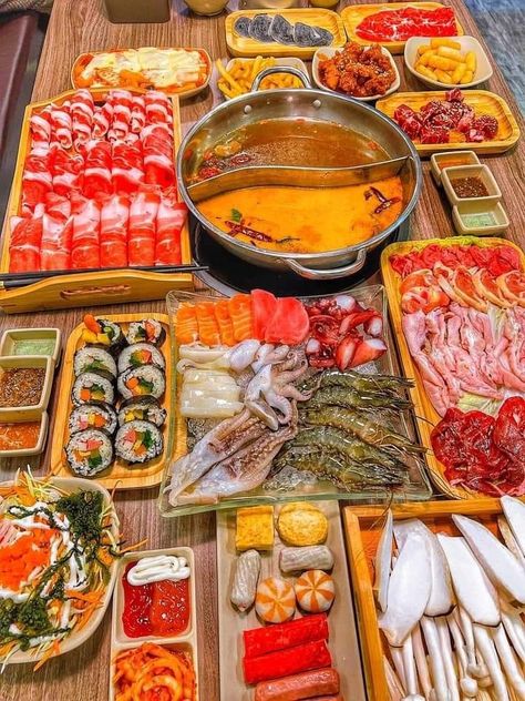 Hot Pot Aesthetic, Korean Party Food, Party Food Catering, Hot Pot Recipe, Food Innovation, Bistro Food, Famous Movie Quotes, Food Menu Design, Cooking Seafood