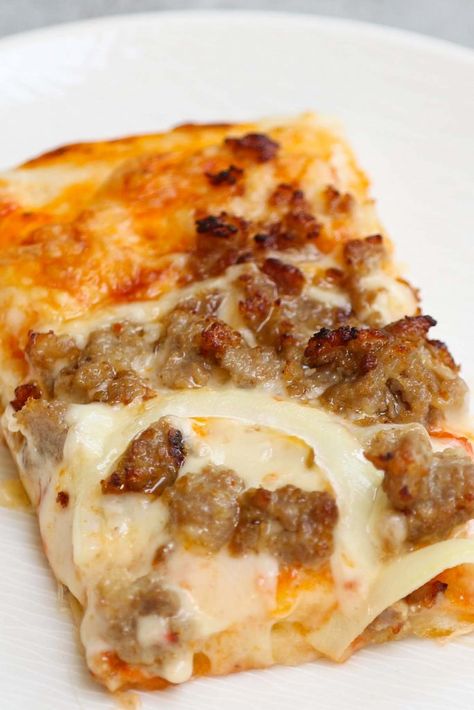 Best School Pizza (Old School Cafeteria Pizza Recipe) School Lunch Pizza Recipe, School Lunch Pizza, School Cafeteria Pizza Recipe, School Cafeteria Pizza, Cafeteria Pizza, Lunch Pizza, School Pizza, Pizza Lunch, Cafeteria Food