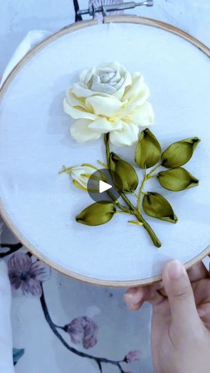 Diy Ribbon Embroidery, Ribbon Flower Embroidery Tutorial, Ribbon Embroidery Rose Tutorial, Pola Sulam Pita, Ribbon Flower Embroidery, Ribbon Embroidery Tutorial Step By Step, Embroidery Rose Tutorial, Ribbon Rose Embroidery, Rose Ribbon Embroidery