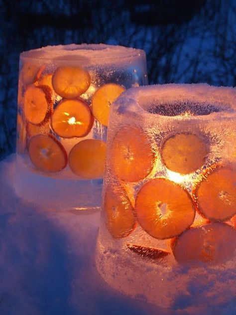 Ice Lanterns!  Just fill a large bucket with water, add a smaller bucket (anchored with weights like rocks) to the middle and fill the space in between with colorful items.  Freeze and remove the center bucket by adding hot water to loosen it.  Add a candle to the center and set outside on the porch.  Gorgeous! Winter Outdoor Party, Ice Lantern, Ice Luminaries, Citrus Christmas, Ice Candles, Ice Lanterns, Ice Crafts, Orange Lantern, Diy Winter Wedding